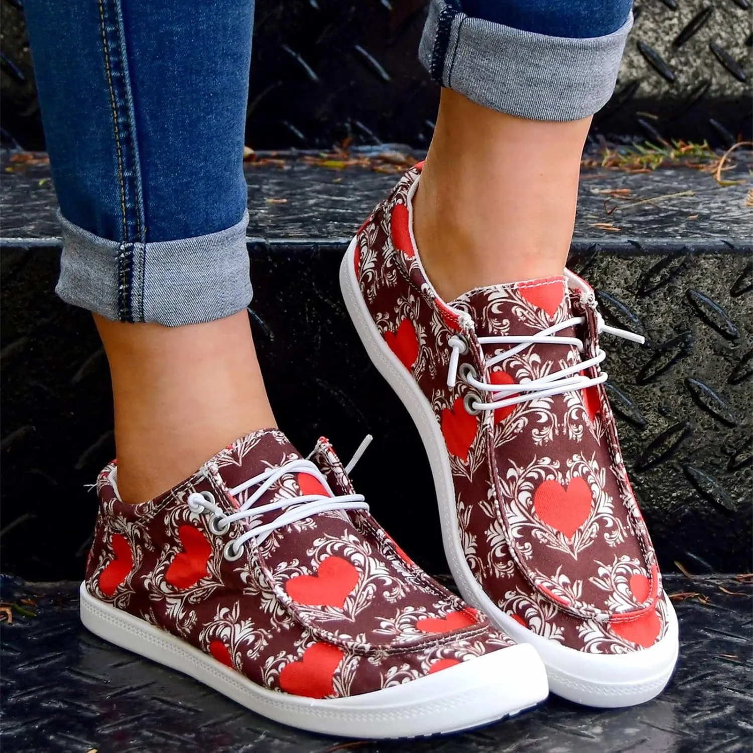 Gumipy Women's Canvas Shoes Valentine's Day Lace-Up Loafers Love Heart Print Sneaker Comfortable Lightweight Walking Shoes