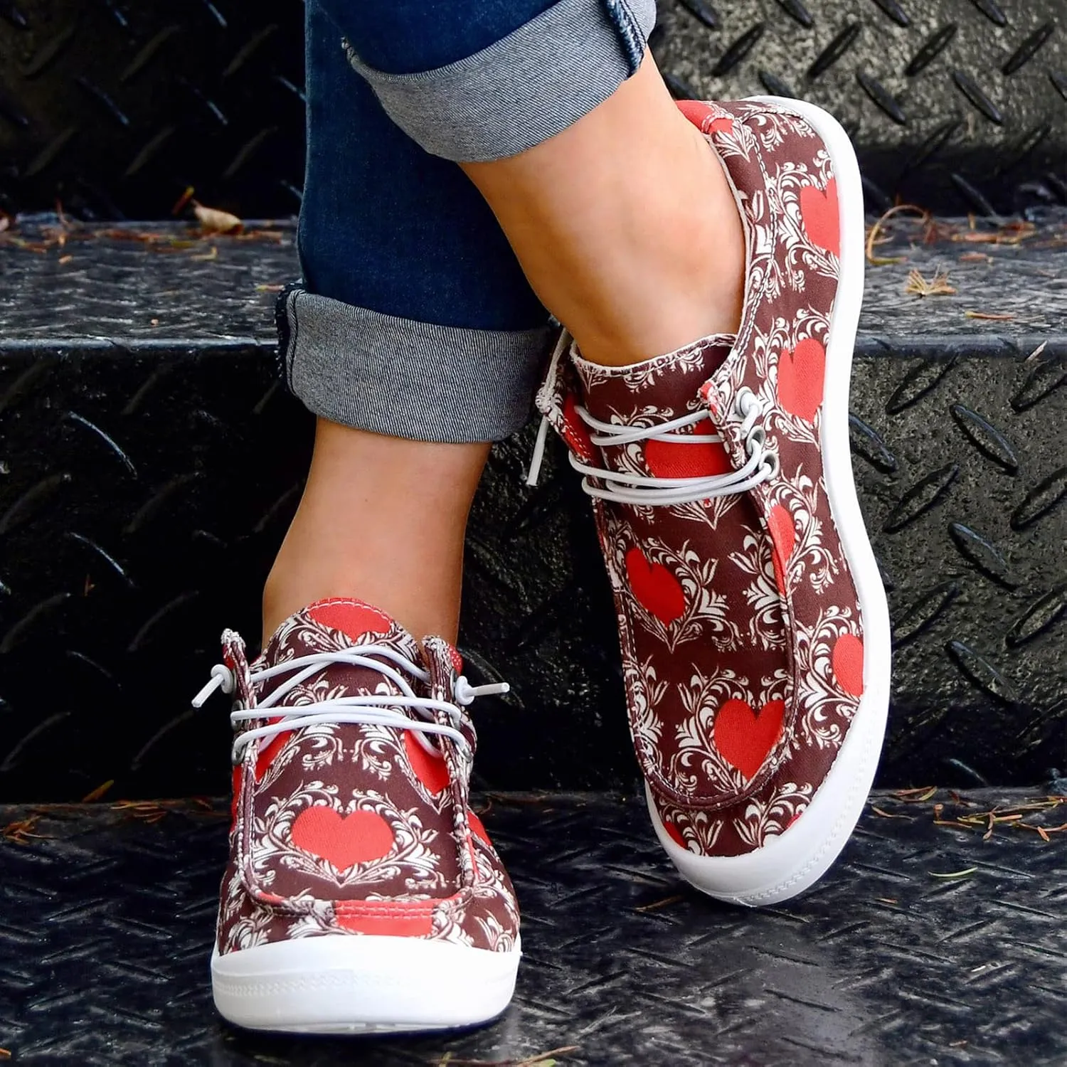 Gumipy Women's Canvas Shoes Valentine's Day Lace-Up Loafers Love Heart Print Sneaker Comfortable Lightweight Walking Shoes