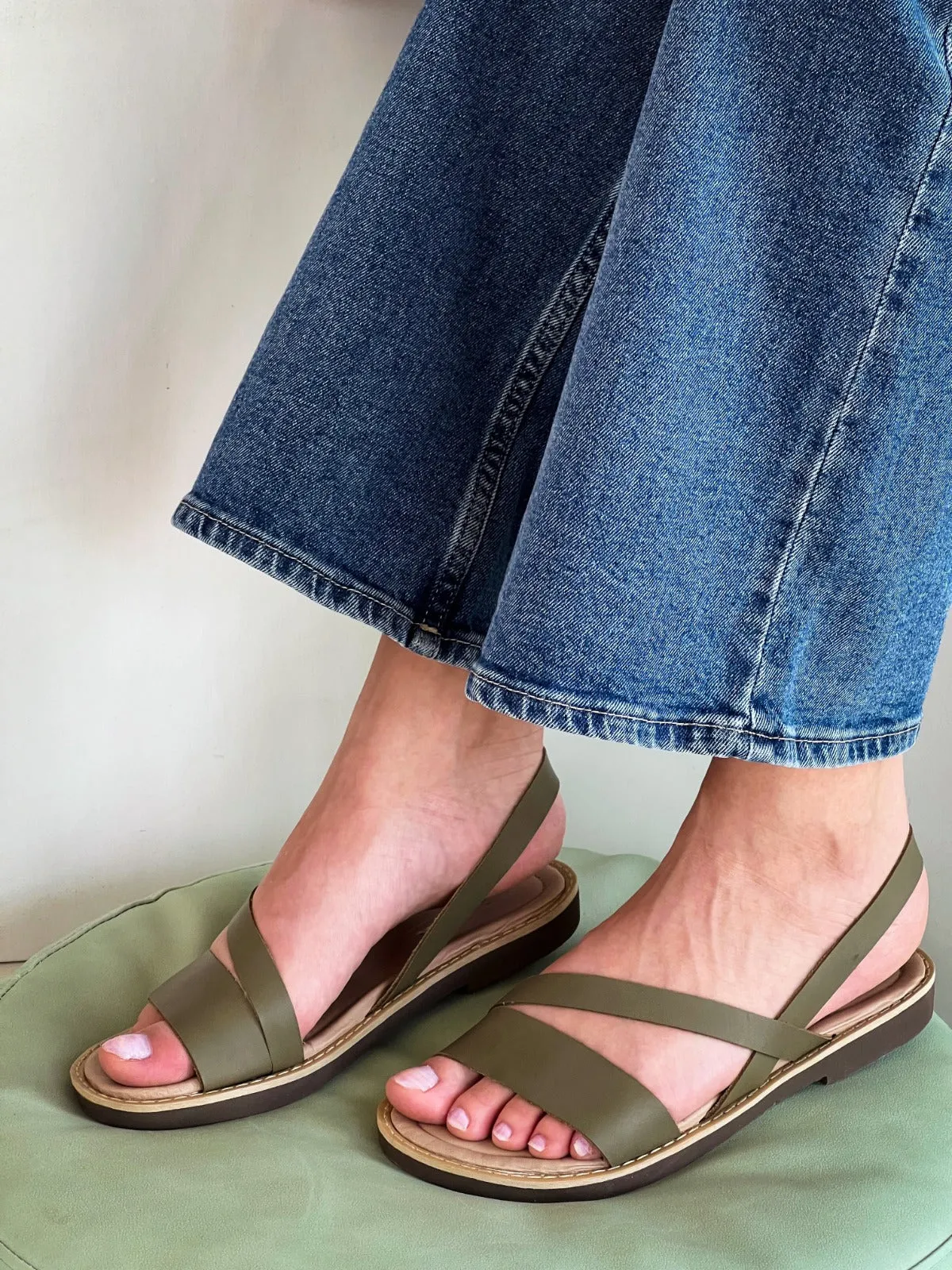 Minimal Flat Leather Sandals Olive