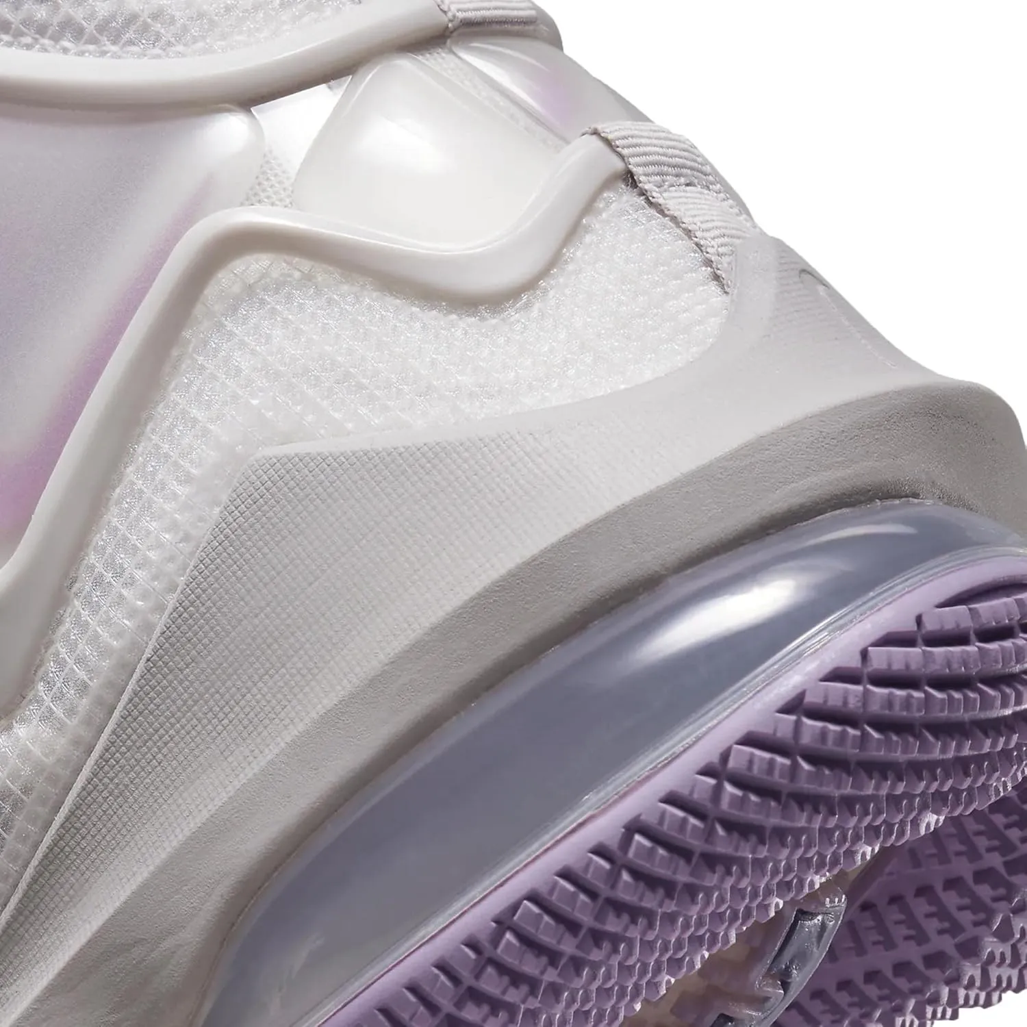 Nike mens Lebron 19 Basketball
