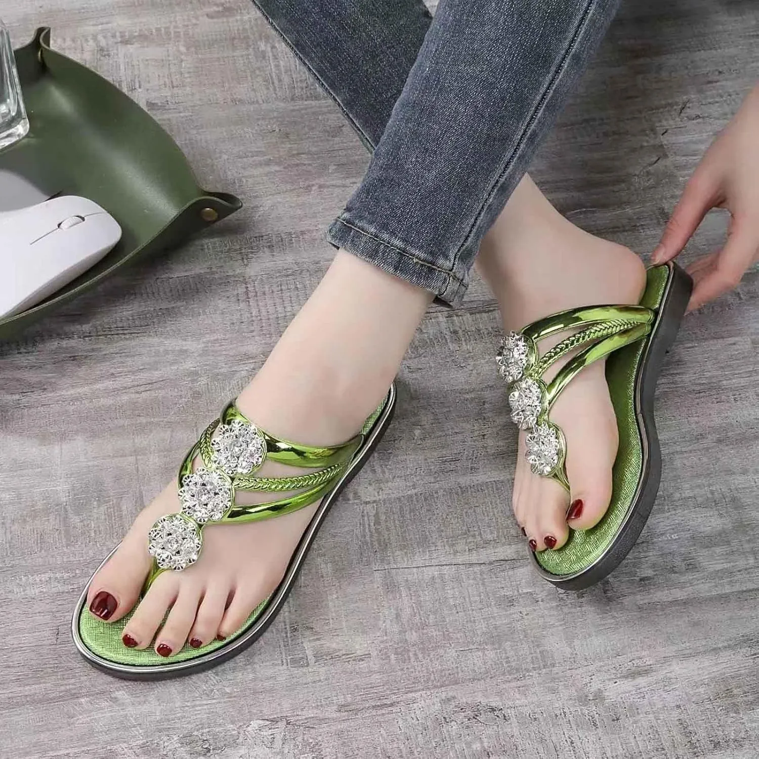 Womens Flip Flops Beach Comfort Thong Style Sandals in Summer Womens Wide Width Slippers with Arch Support